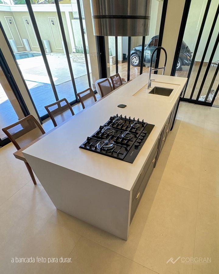 Cooktop sobre a ilha